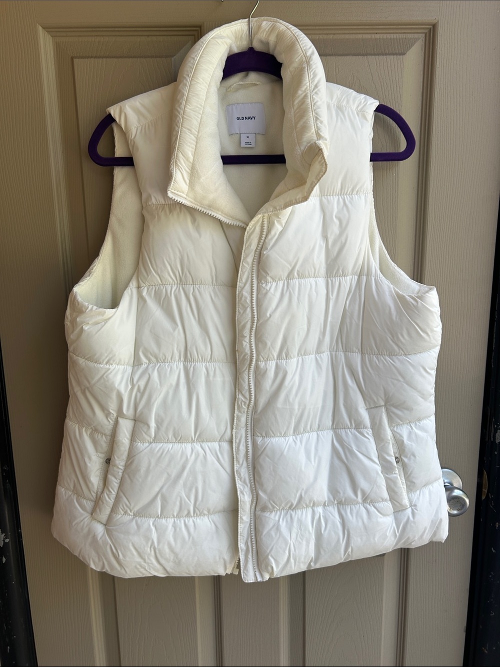 Old Navy Women's Off-White Puffer Vest - Quilted Sleeveless Jacket